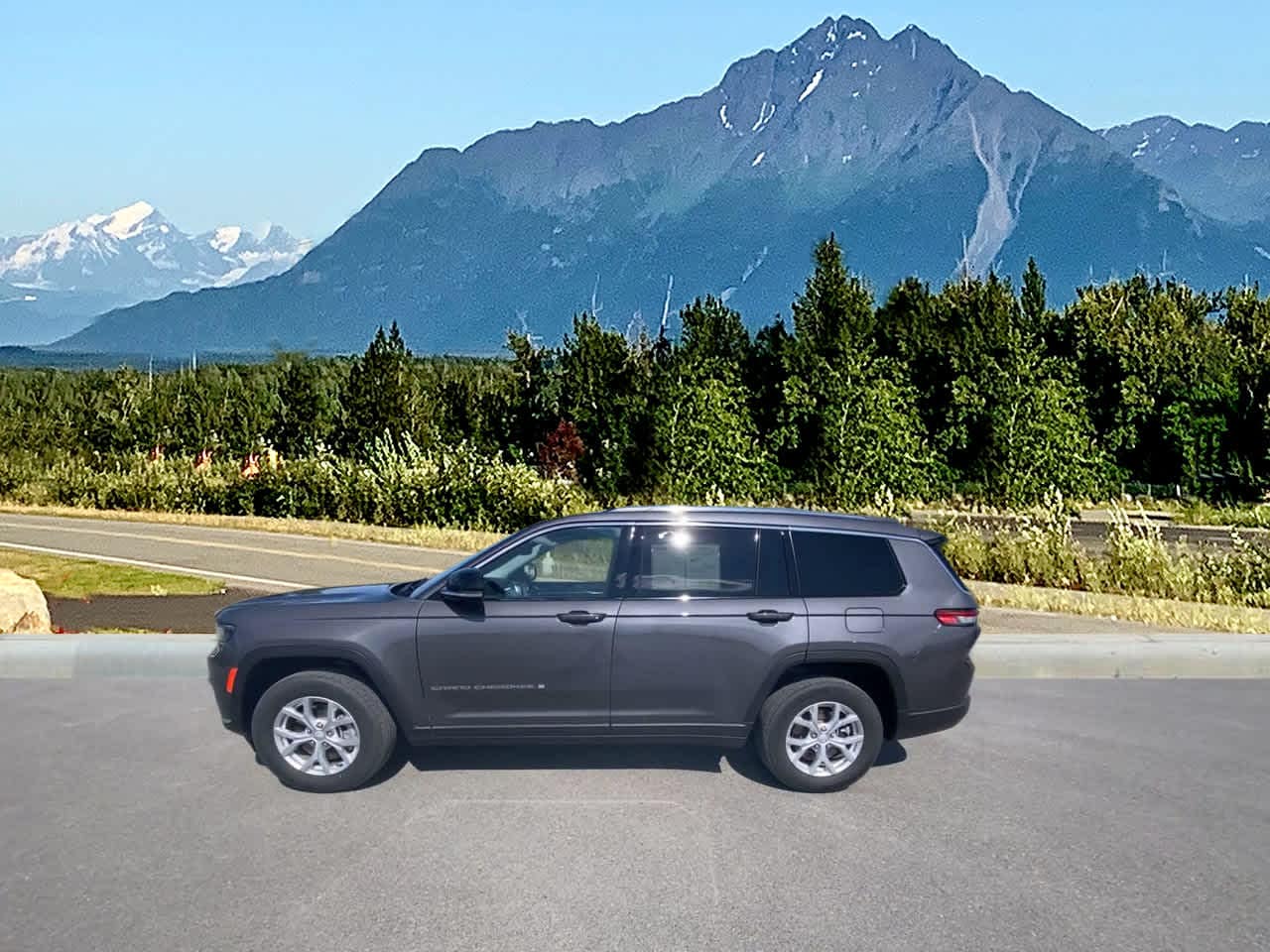 Thumbnail: 2023 Jeep Grand Cherokee - 3