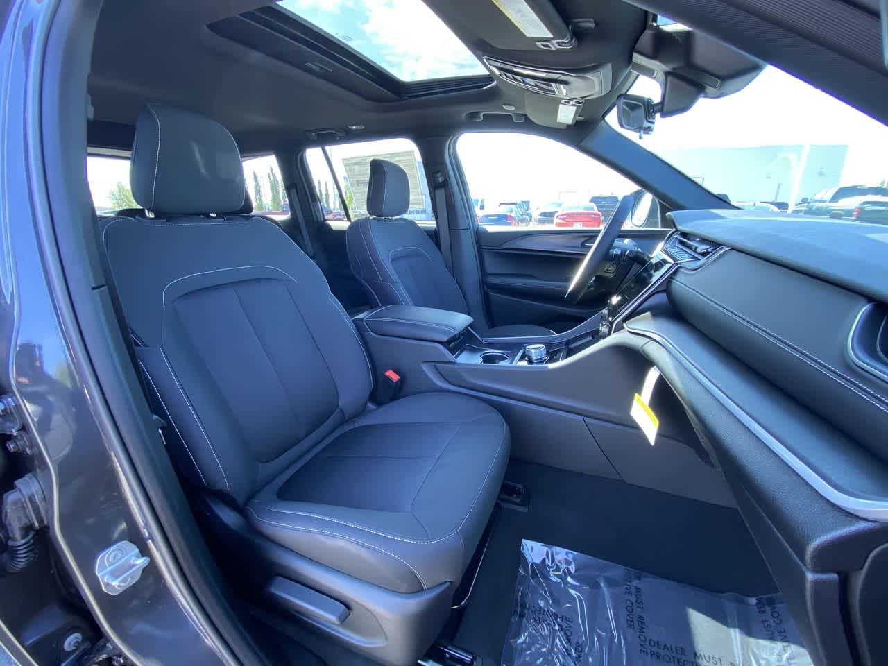 Thumbnail: 2025 Jeep Grand Cherokee - 25