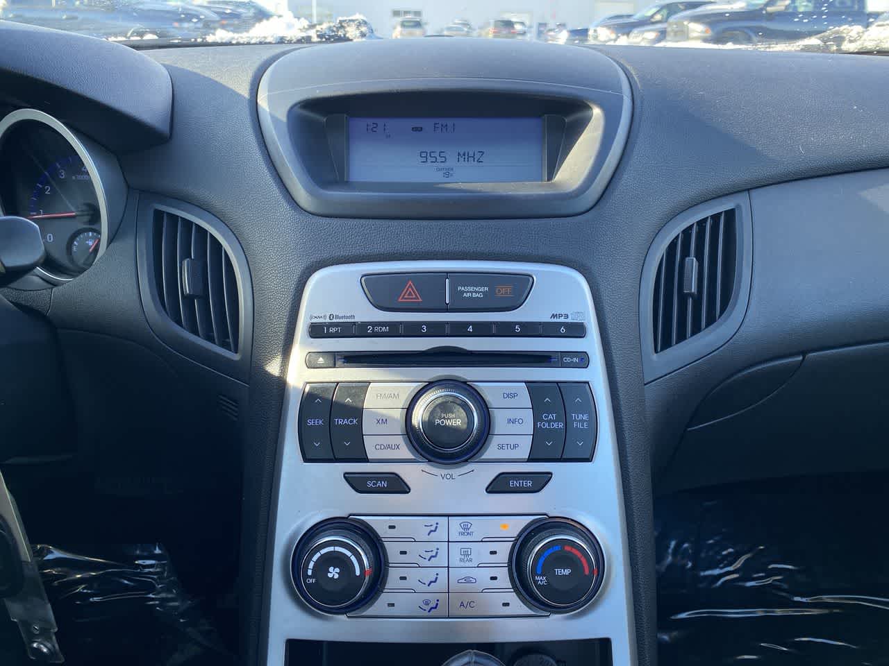 Thumbnail: 2010 Hyundai Genesis - 16