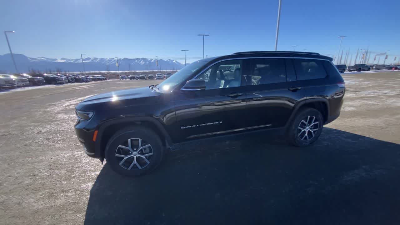 Thumbnail: 2024 Jeep Grand Cherokee L - 9