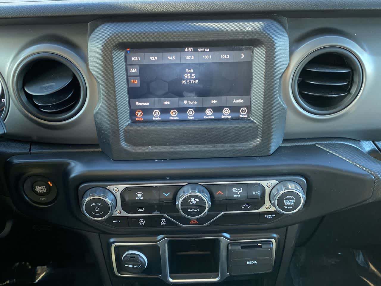 Thumbnail: 2022 Jeep Gladiator - 22