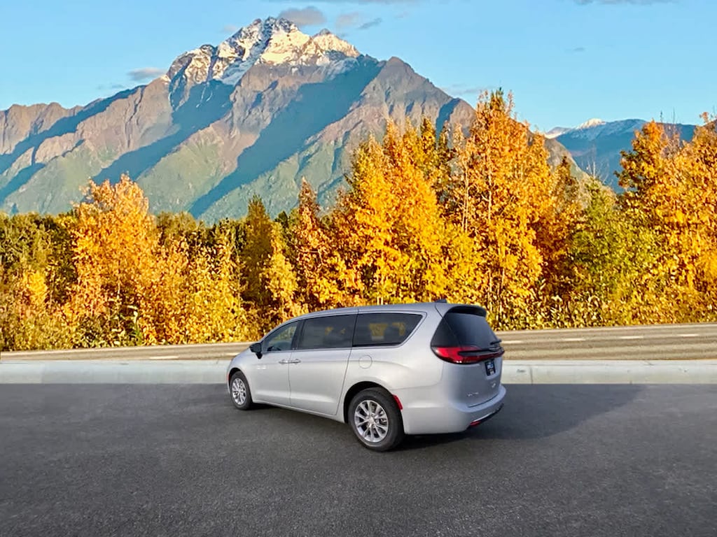 New 2026 Chrysler Pacifica SELECT AWD Passenger Van