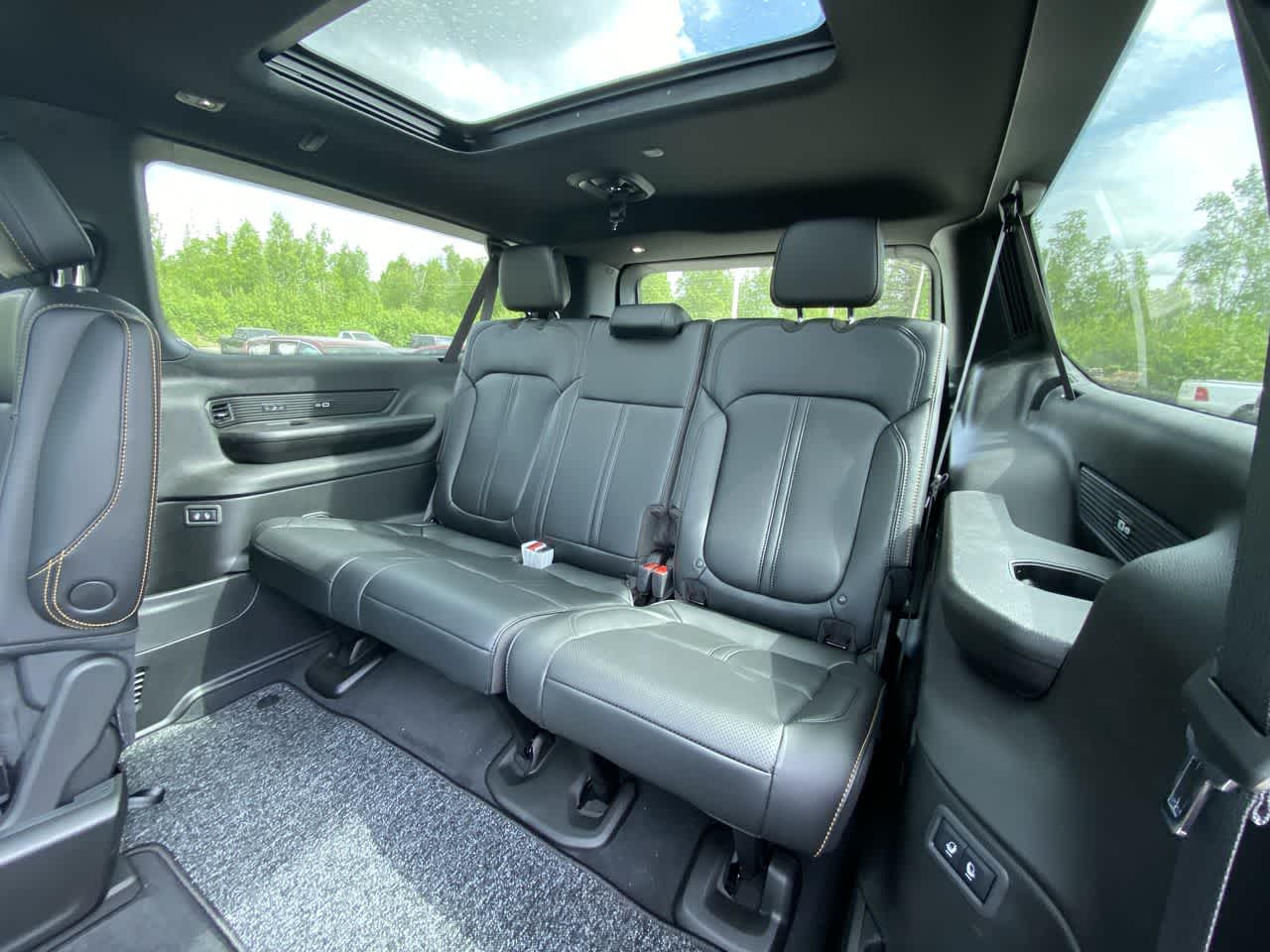 Thumbnail: 2026 Jeep Grand Wagoneer - 25