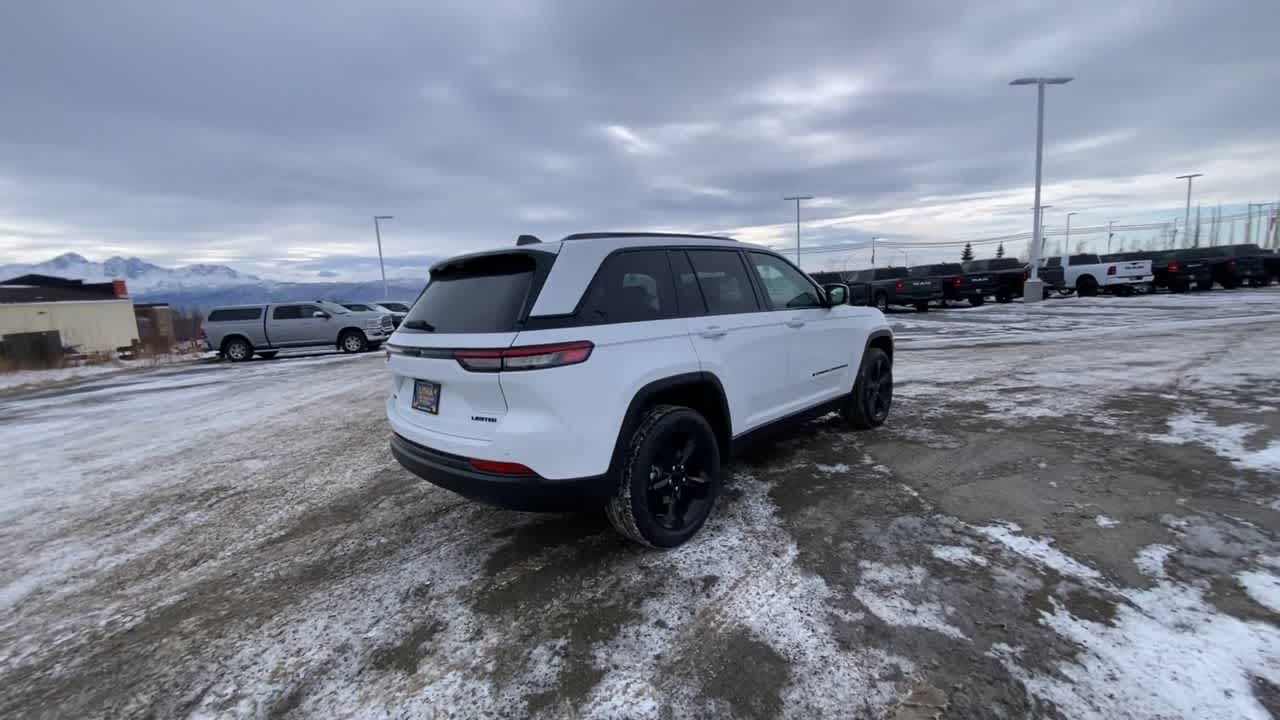 Thumbnail: 2025 Jeep Grand Cherokee - 13