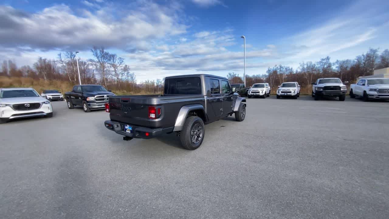 Thumbnail: 2025 Jeep Gladiator - 13