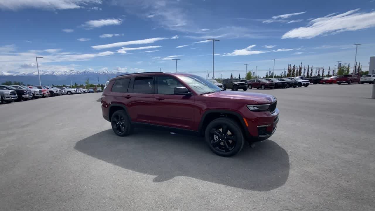 Thumbnail: 2025 Jeep Grand Cherokee - 7