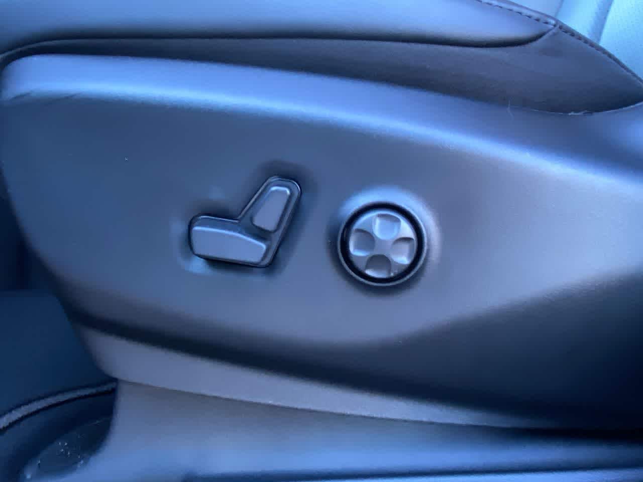 Thumbnail: 2026 Chrysler Pacifica - 18