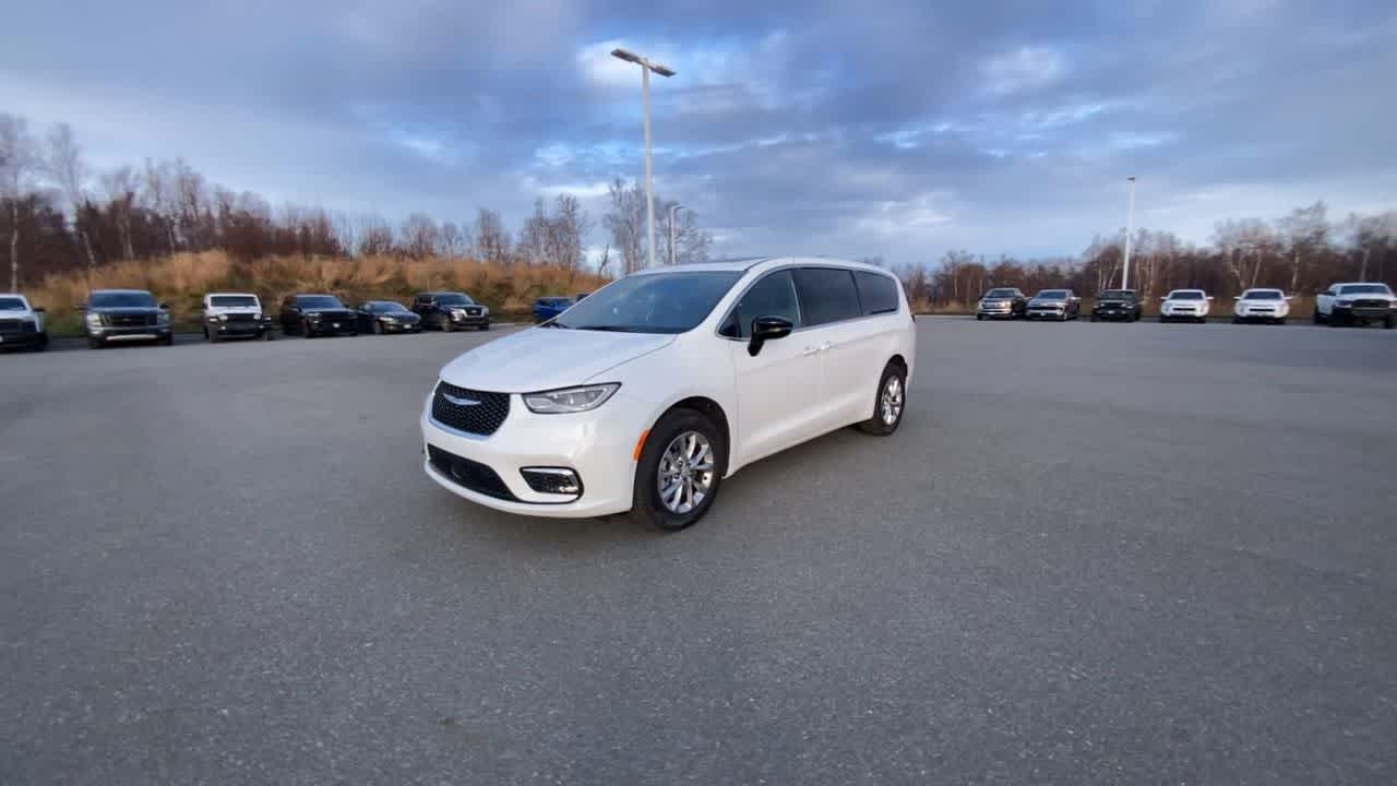 Thumbnail: 2026 Chrysler Pacifica - 9