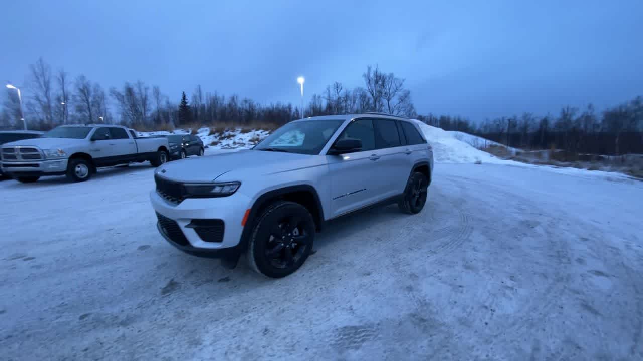 Thumbnail: 2025 Jeep Grand Cherokee - 9