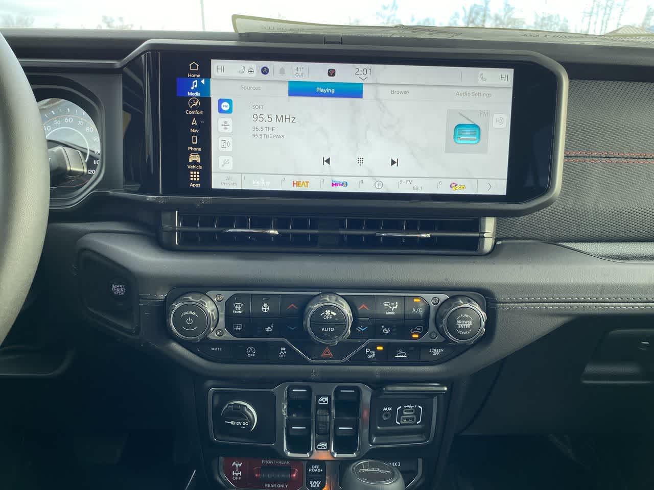 Thumbnail: 2025 Jeep Gladiator - 16