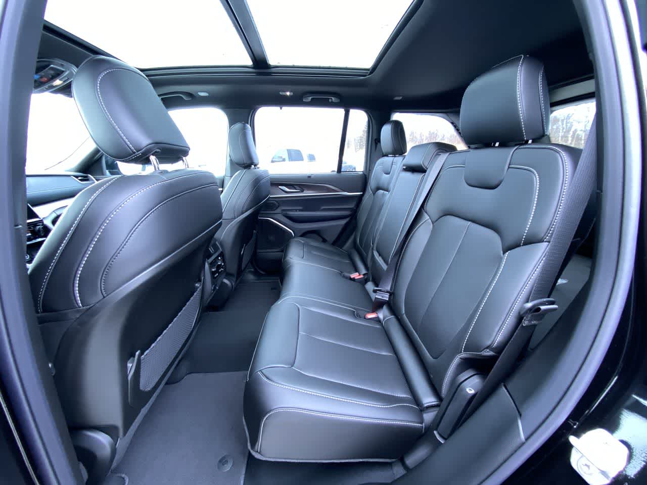 Thumbnail: 2025 Jeep Grand Cherokee - 25