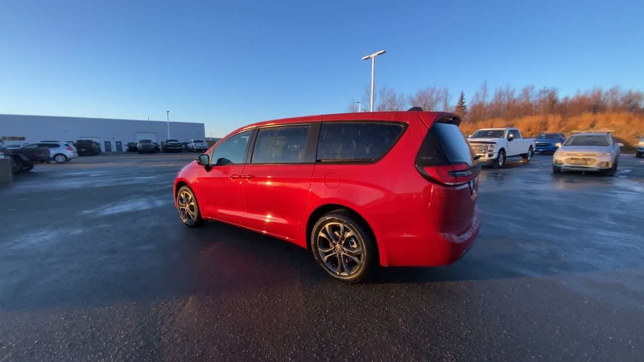 Thumbnail: 2026 Chrysler Pacifica - 9