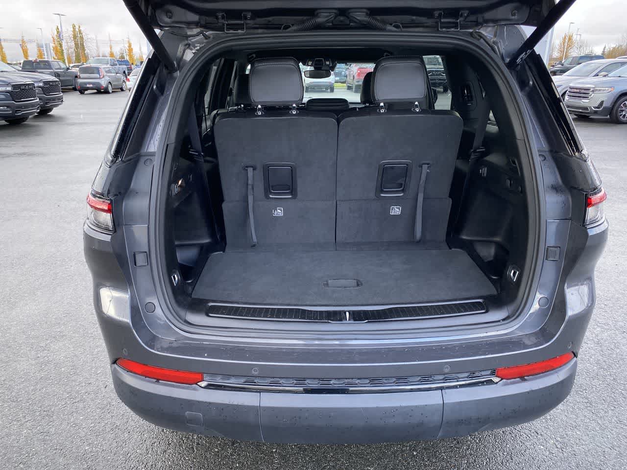 Thumbnail: 2024 Jeep Grand Cherokee L - 25