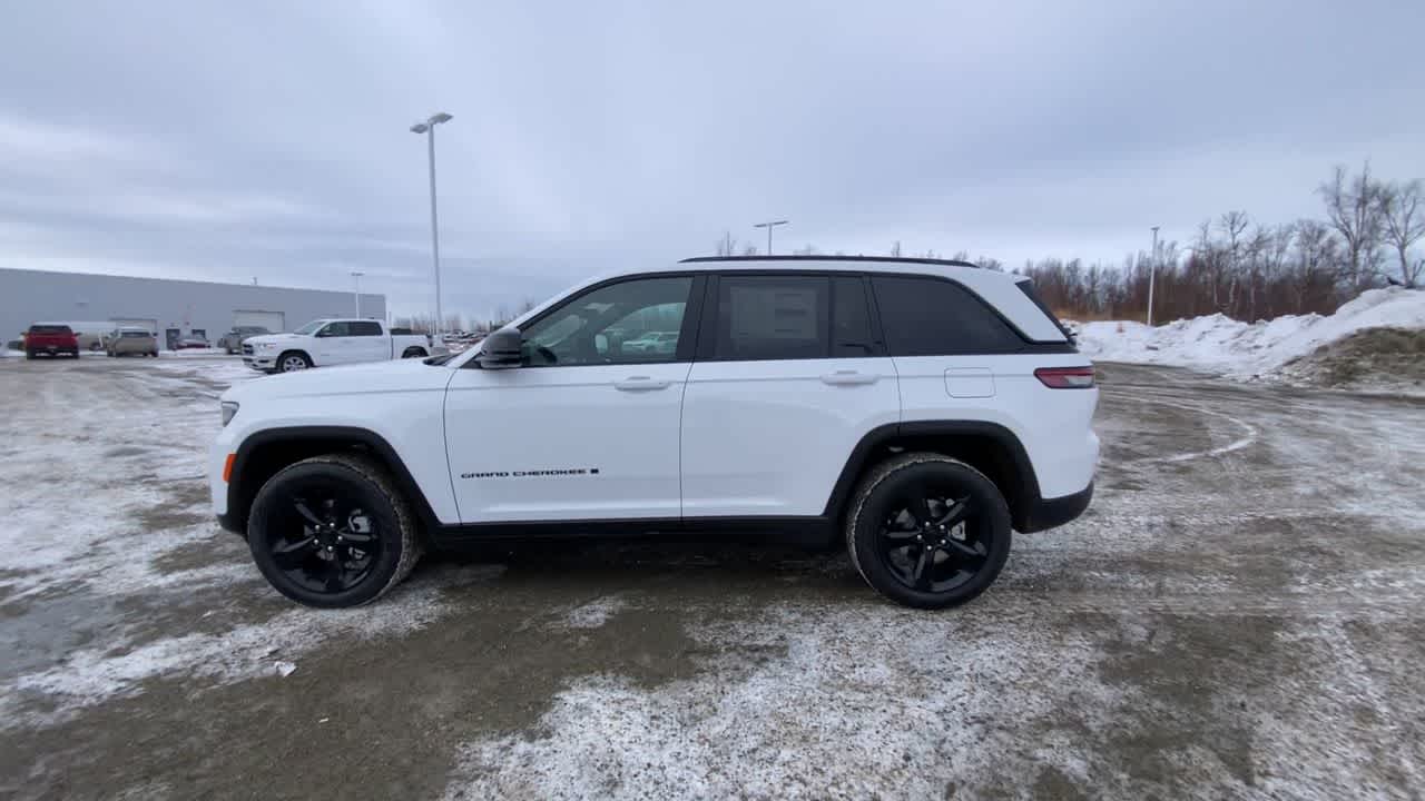 Thumbnail: 2025 Jeep Grand Cherokee - 7