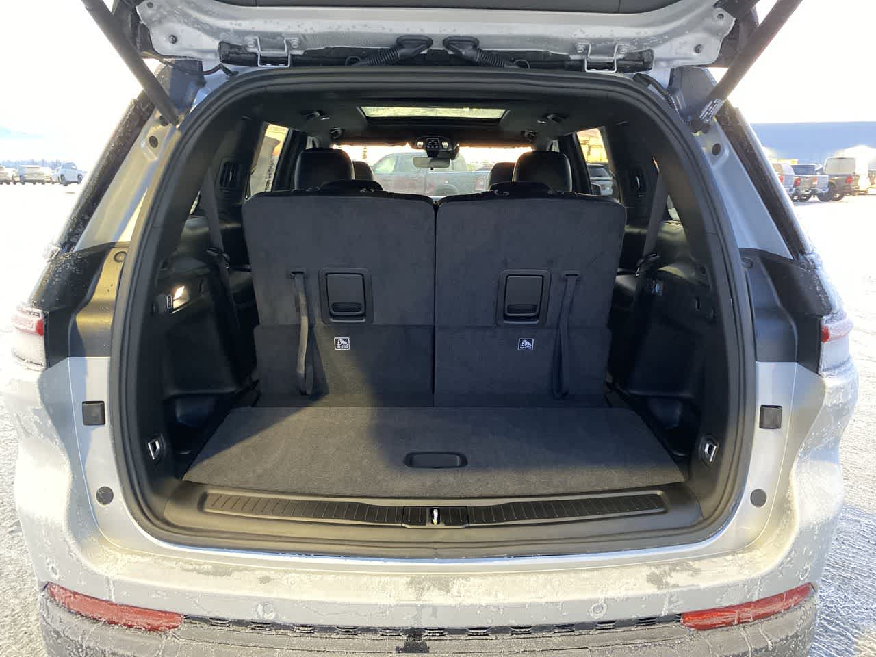 Thumbnail: 2025 Jeep Grand Cherokee - 27