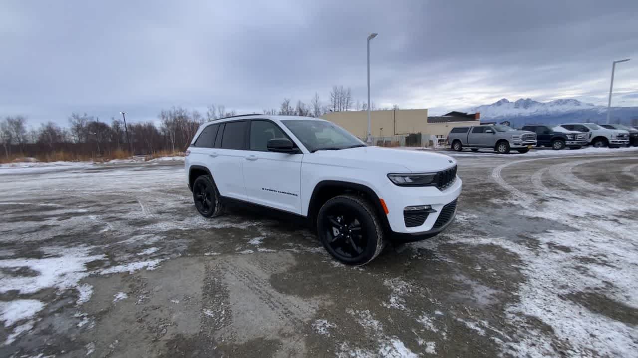 Thumbnail: 2025 Jeep Grand Cherokee - 7