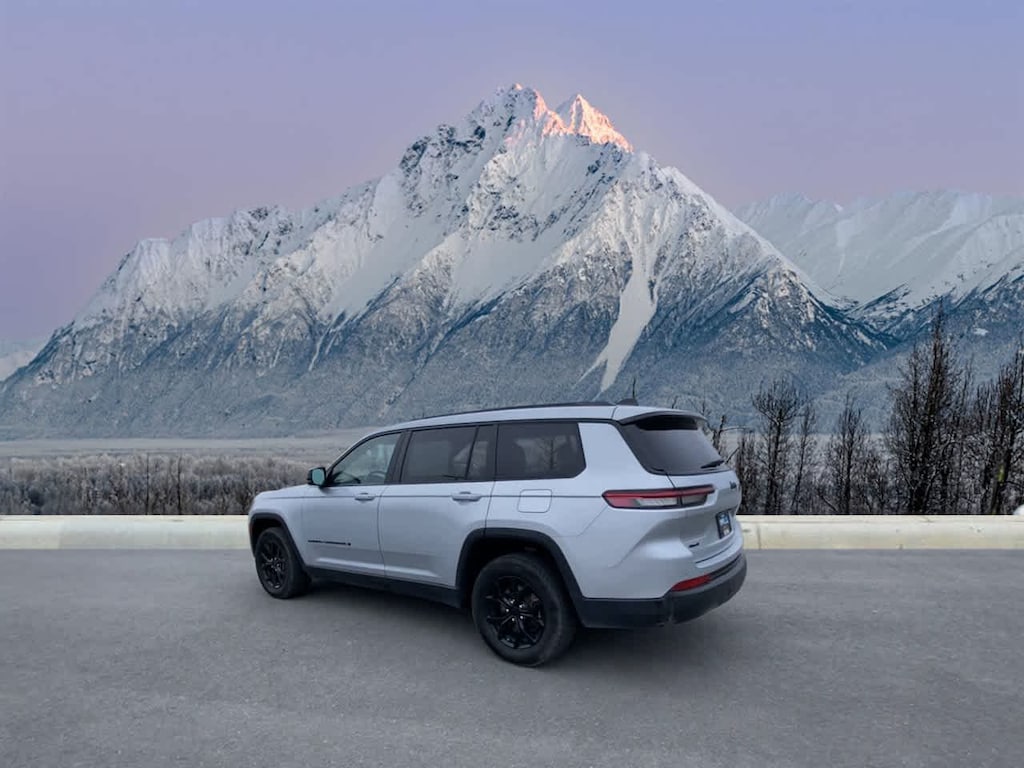 Used 2024 Jeep Grand Cherokee L Laredo SUV