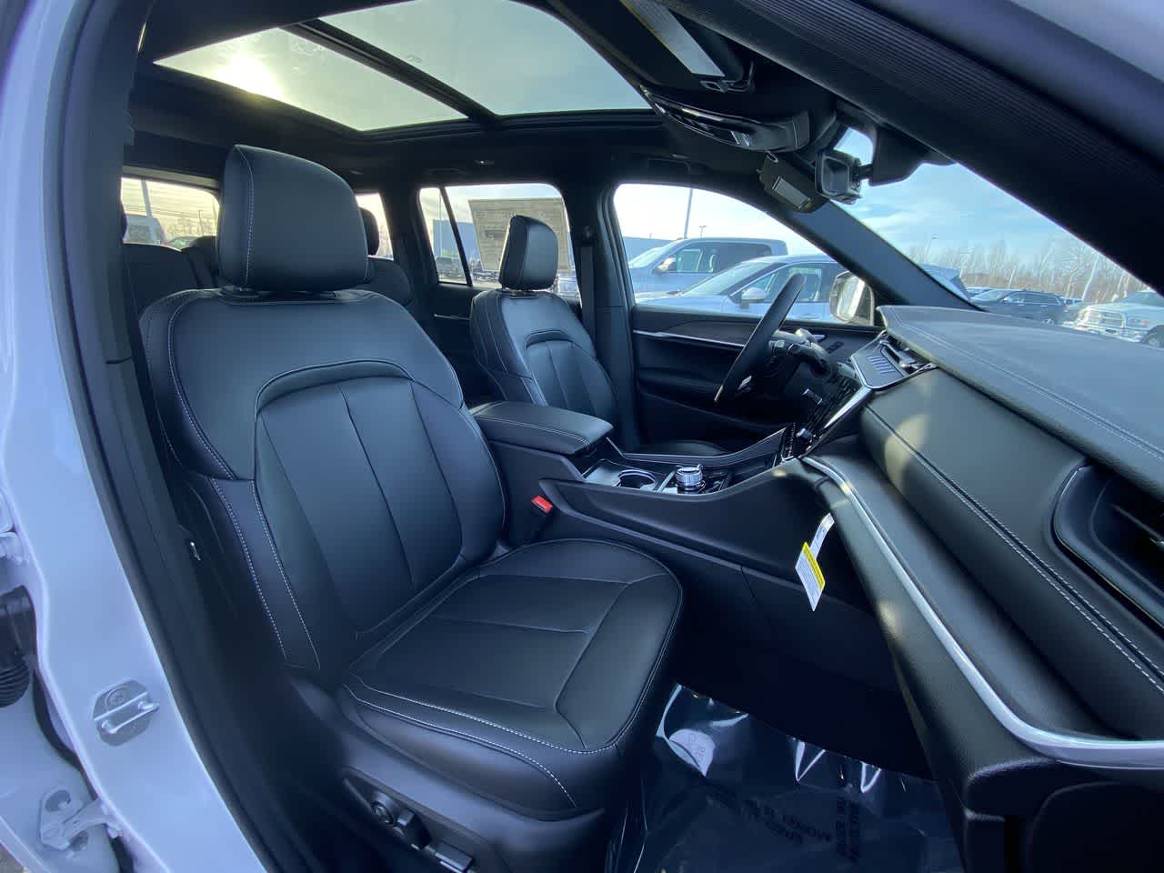 Thumbnail: 2026 Jeep Grand Cherokee - 27