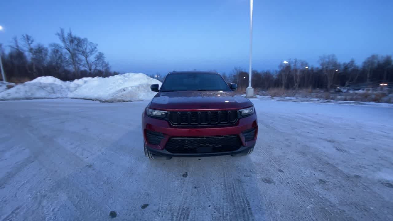 Thumbnail: 2025 Jeep Grand Cherokee - 8