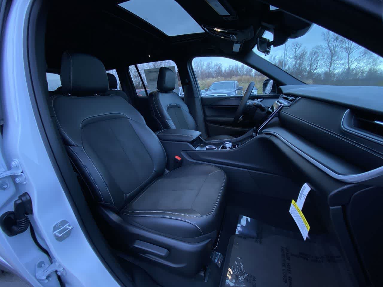 Thumbnail: 2025 Jeep Grand Cherokee - 25