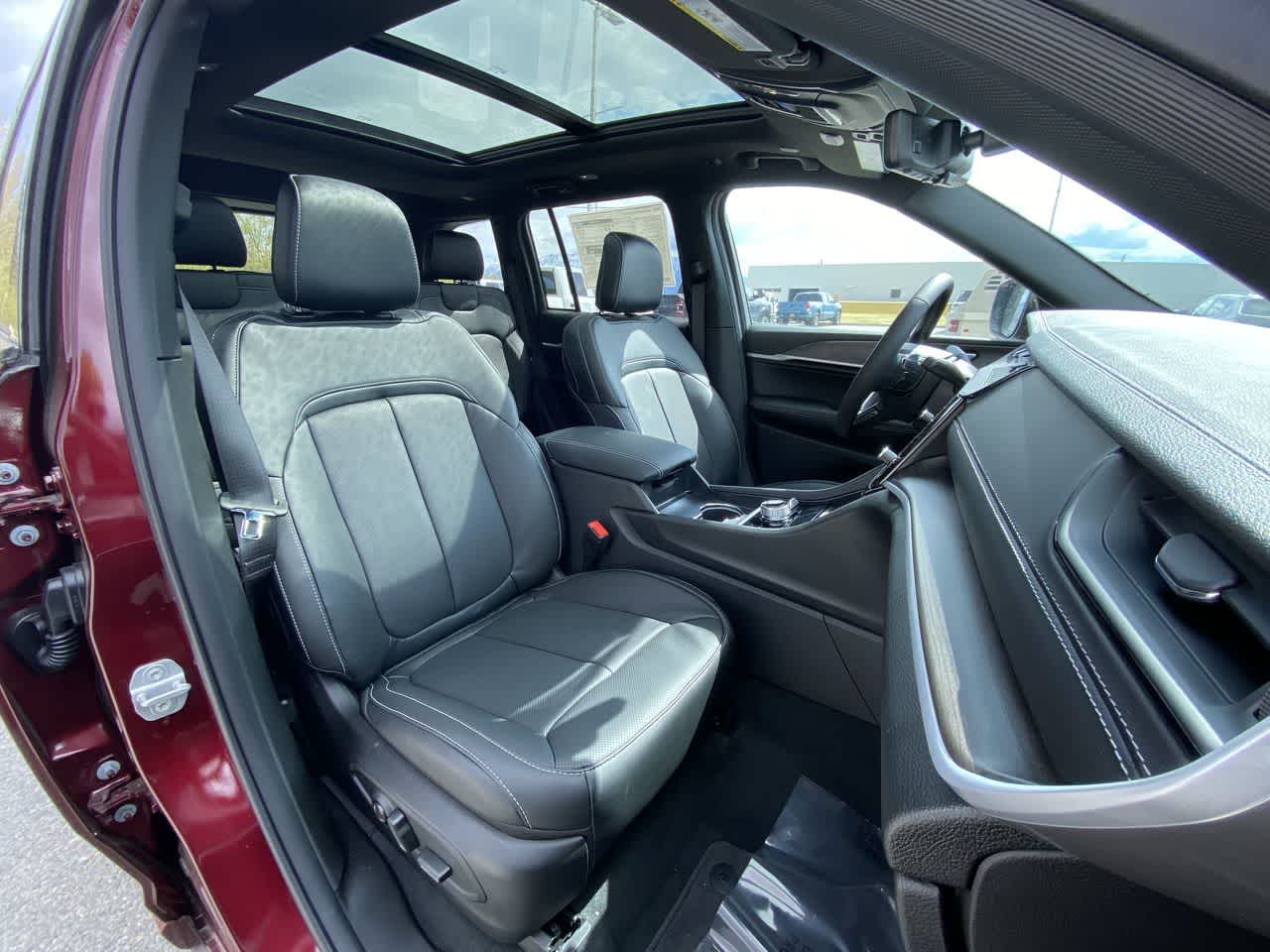 Thumbnail: 2026 Jeep Grand Cherokee - 26