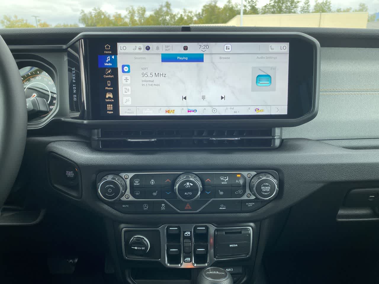 Thumbnail: 2025 Jeep Gladiator - 16