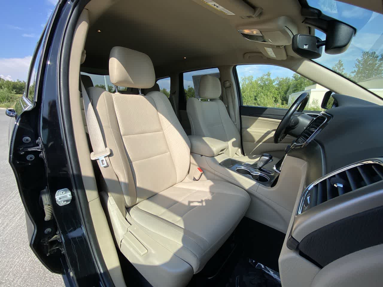 Thumbnail: 2022 Jeep Grand Cherokee - 32