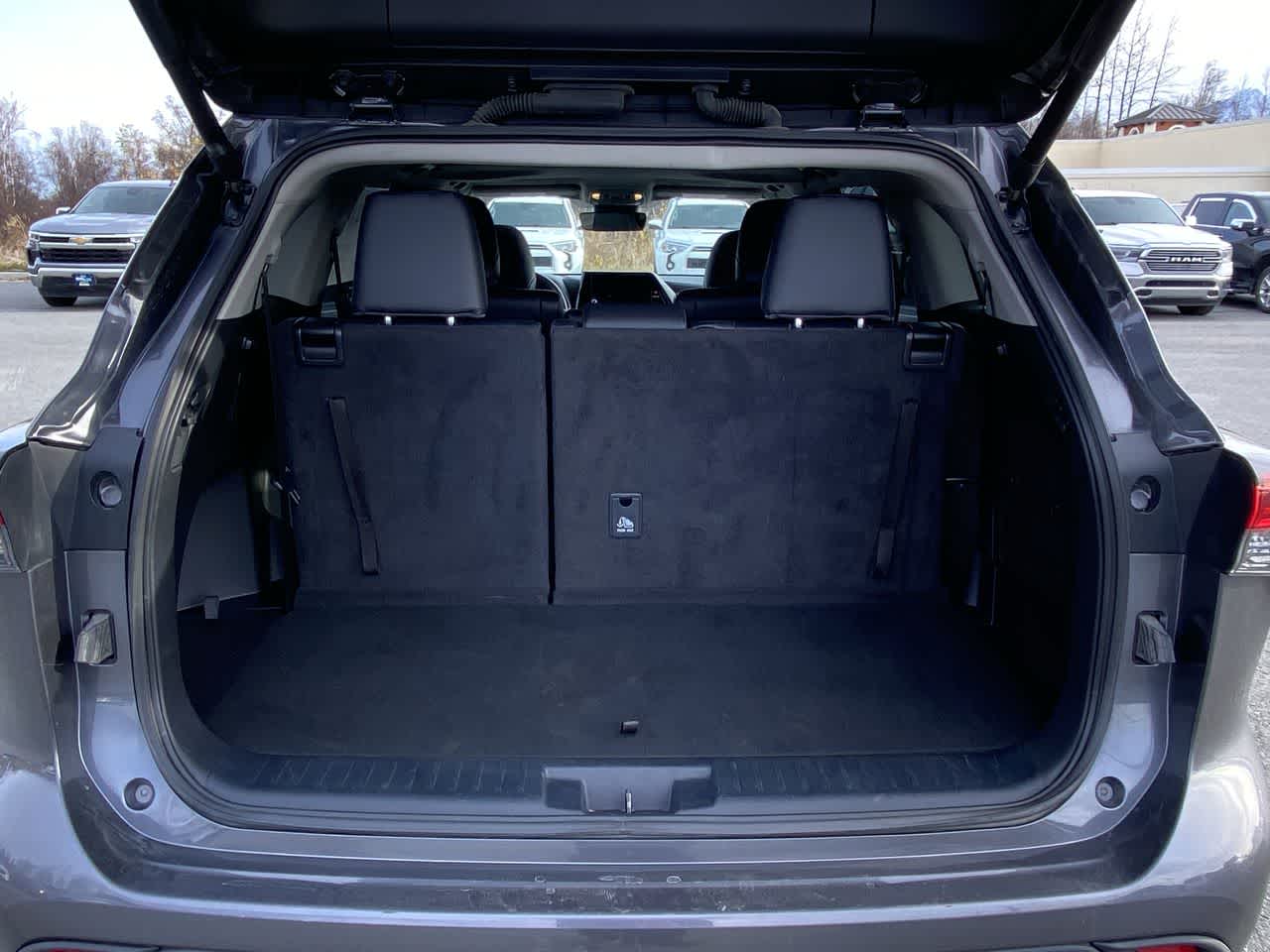 Thumbnail: 2024 Toyota Highlander - 32