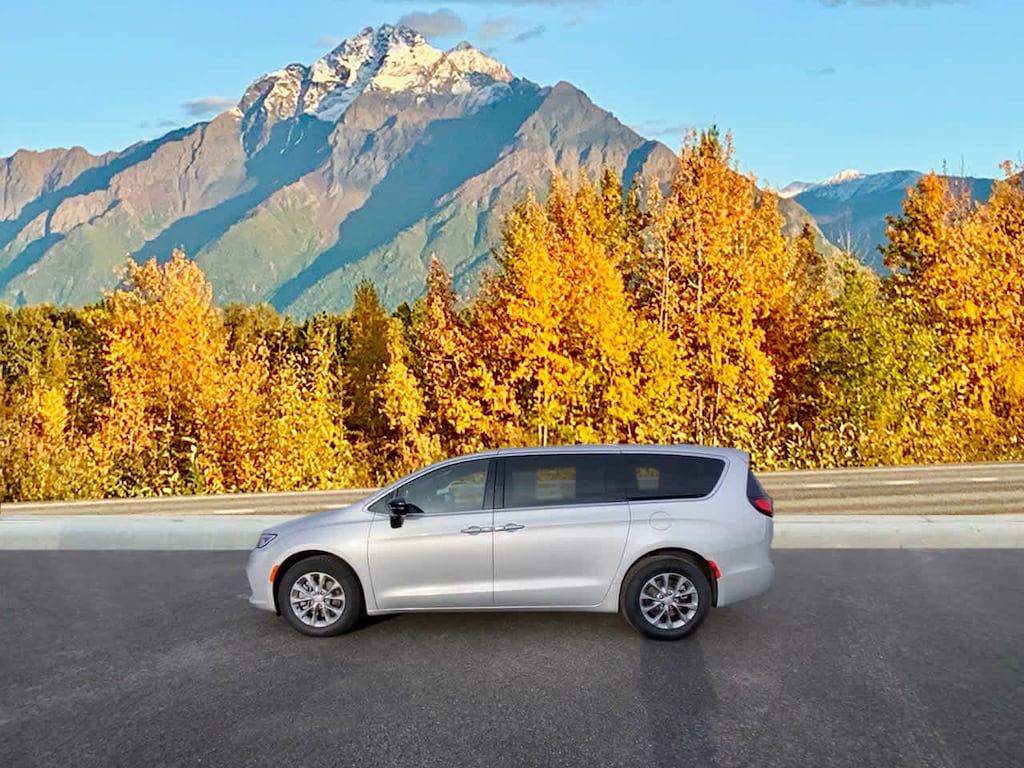New 2026 Chrysler Pacifica SELECT AWD Passenger Van