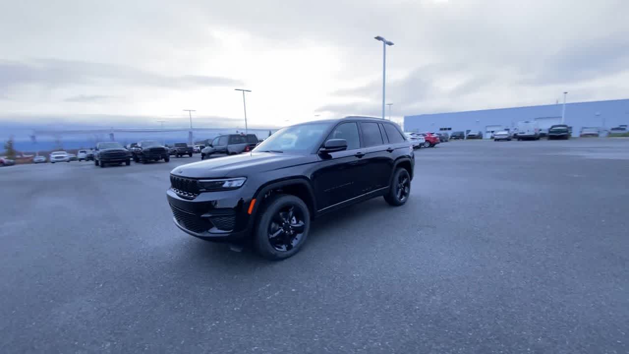 Thumbnail: 2025 Jeep Grand Cherokee - 9