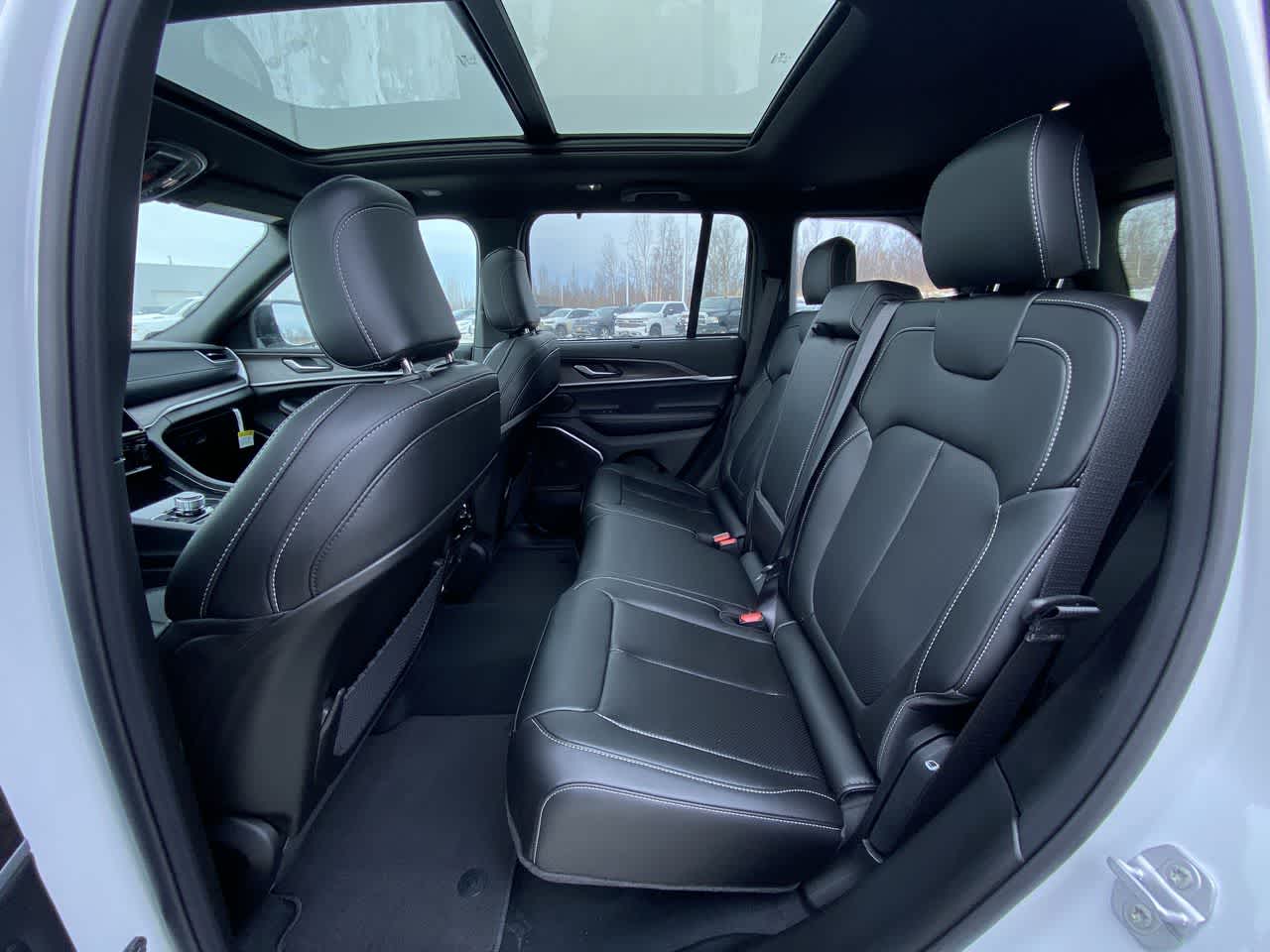 Thumbnail: 2025 Jeep Grand Cherokee - 25