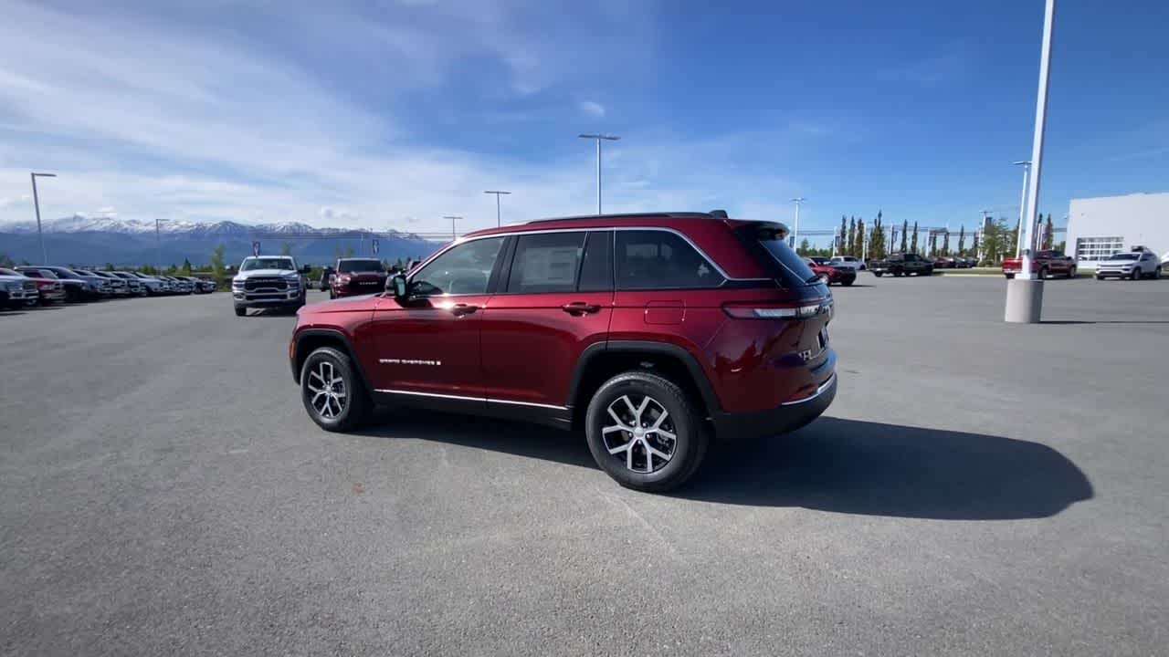 Thumbnail: 2025 Jeep Grand Cherokee - 9