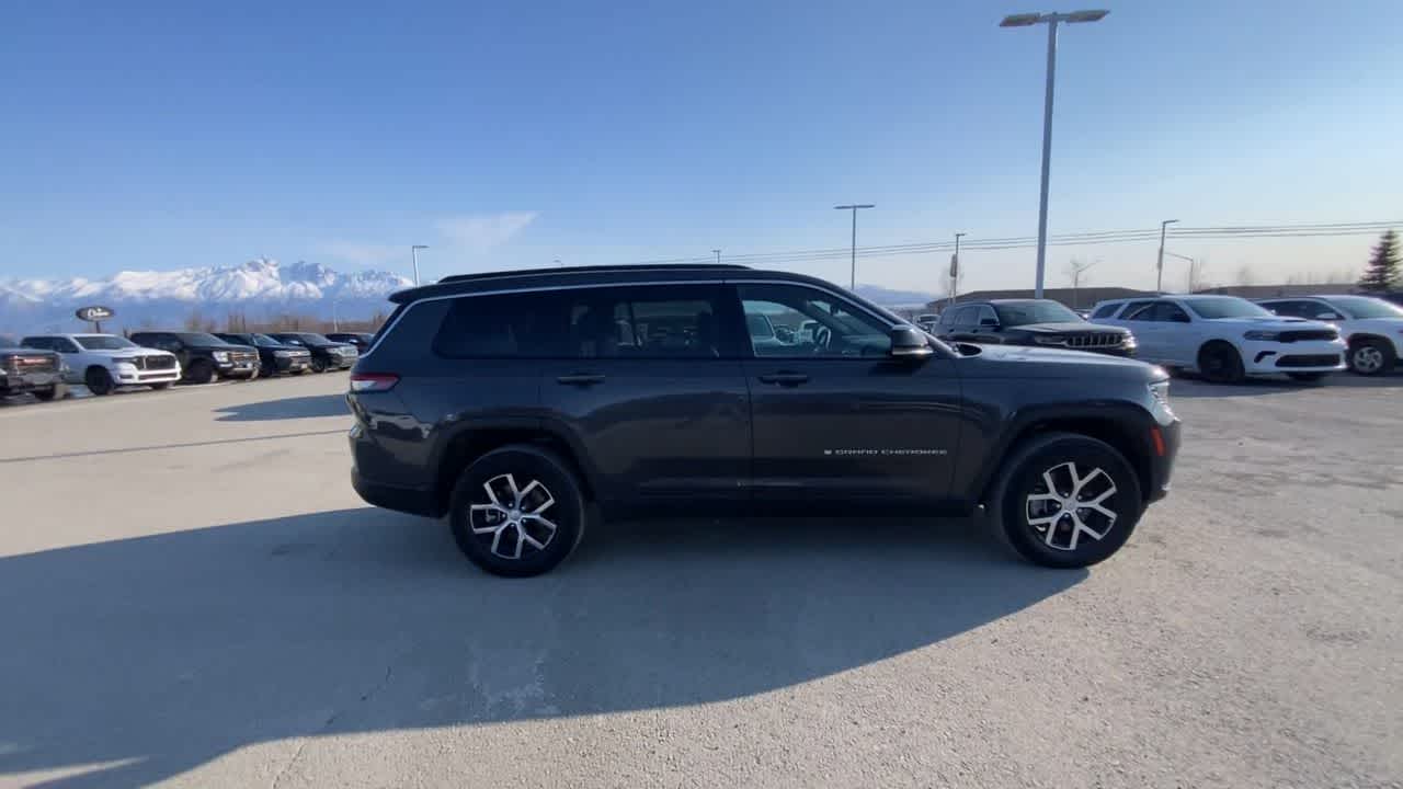 Thumbnail: 2024 Jeep Grand Cherokee L - 9