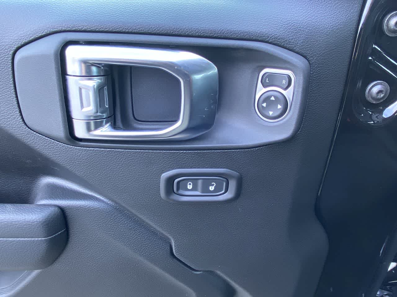 Thumbnail: 2025 Jeep Gladiator - 13