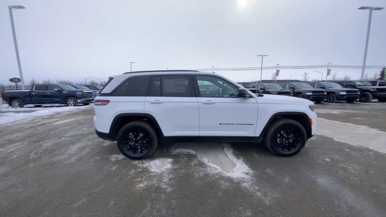 Thumbnail: 2026 Jeep Grand Cherokee - 15