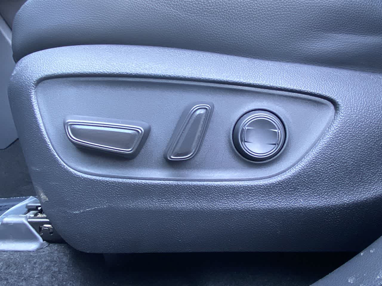 Thumbnail: 2024 Toyota Highlander - 18