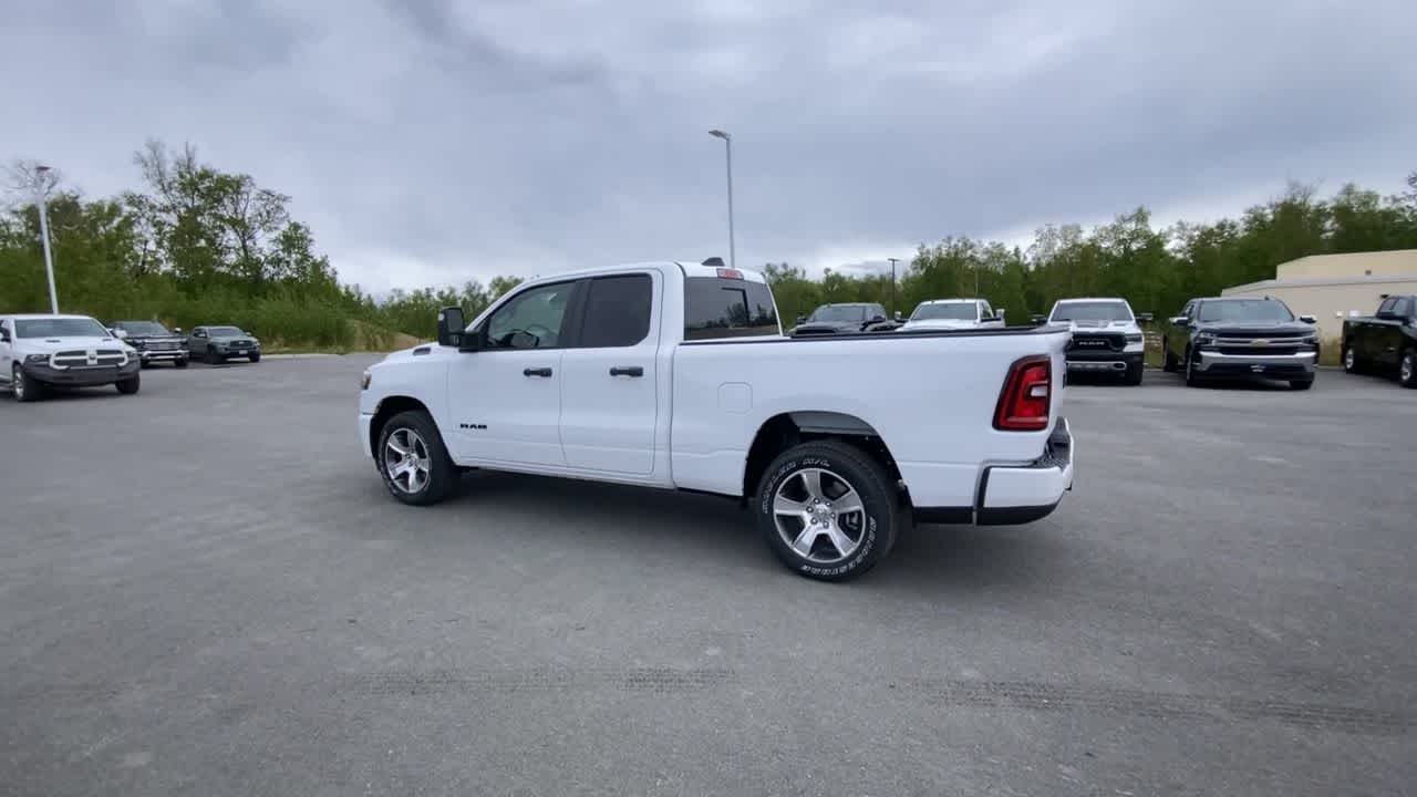 Thumbnail: 2025 RAM 1500 - 9