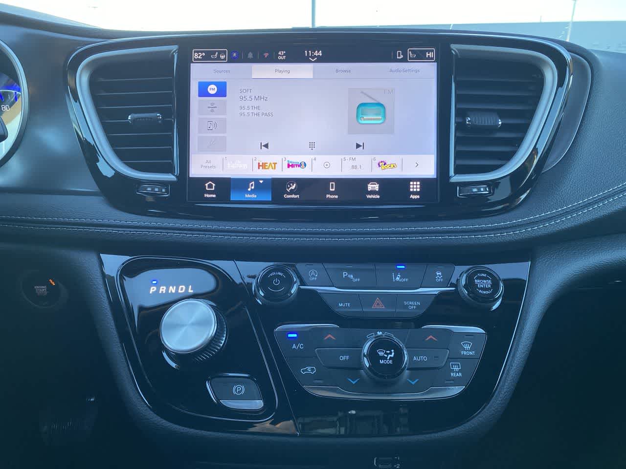 Thumbnail: 2026 Chrysler Pacifica - 22