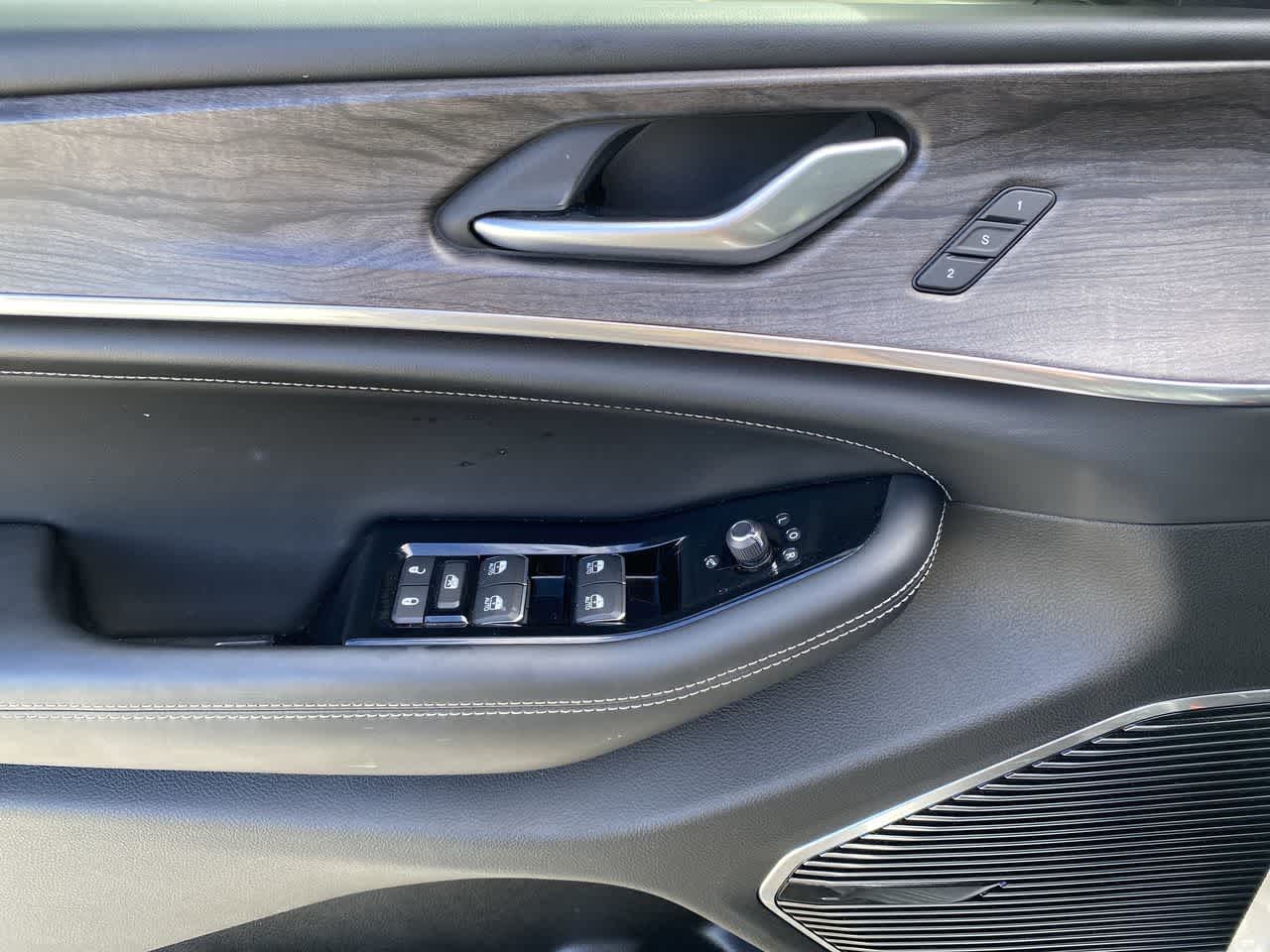 Thumbnail: 2023 Jeep Grand Cherokee - 13