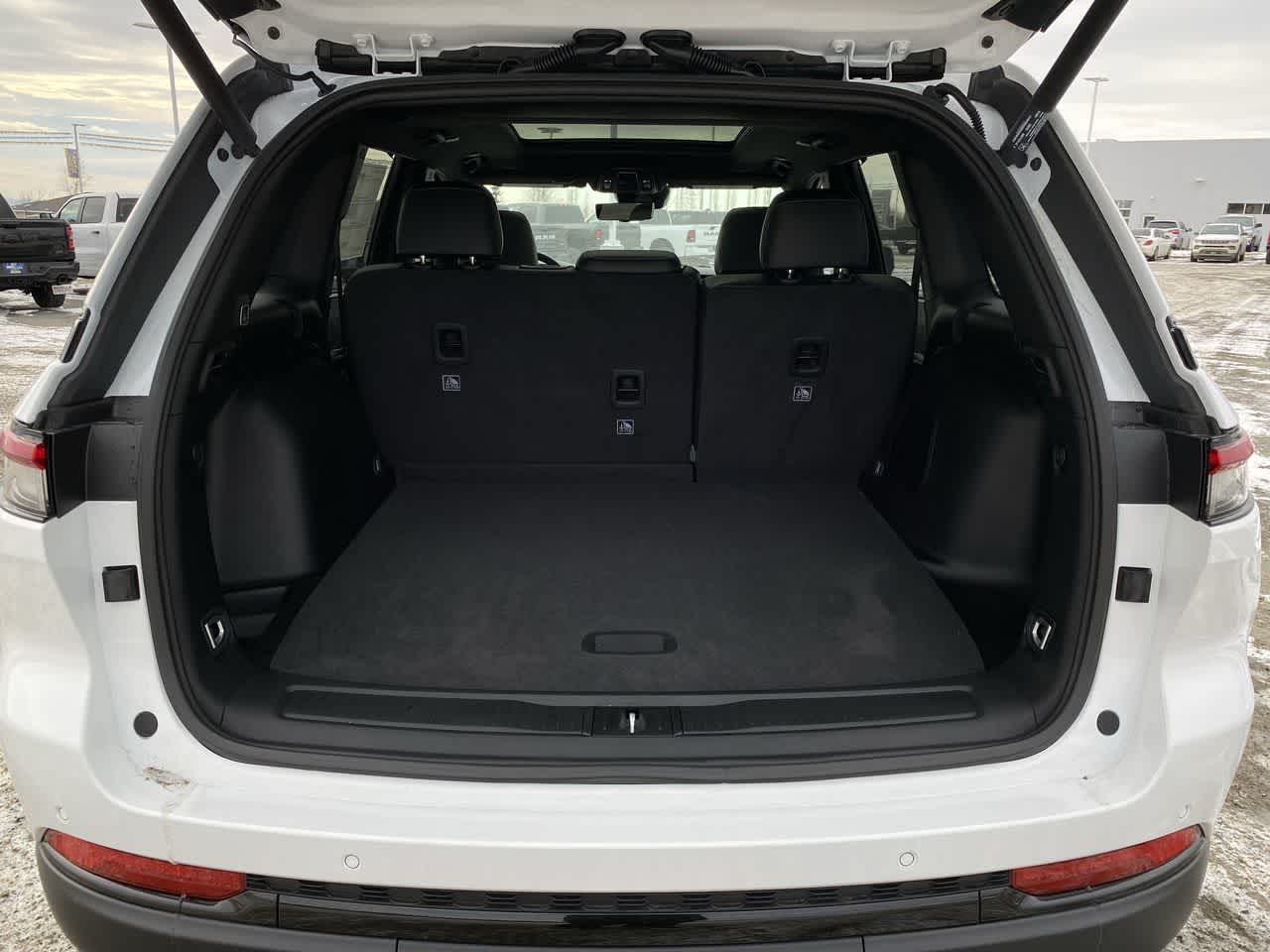 Thumbnail: 2025 Jeep Grand Cherokee - 26