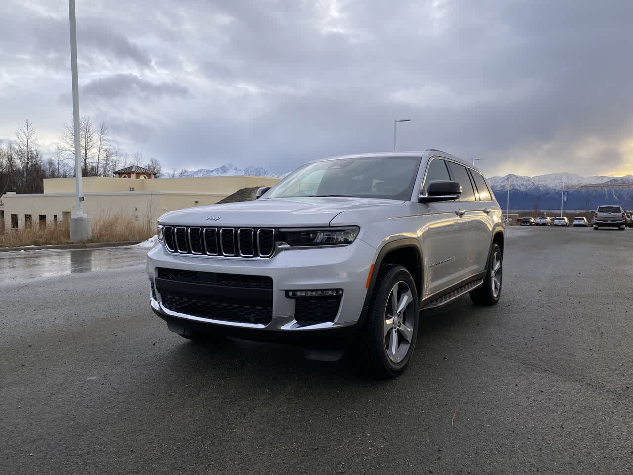 Thumbnail: 2025 Jeep Grand Cherokee - 2