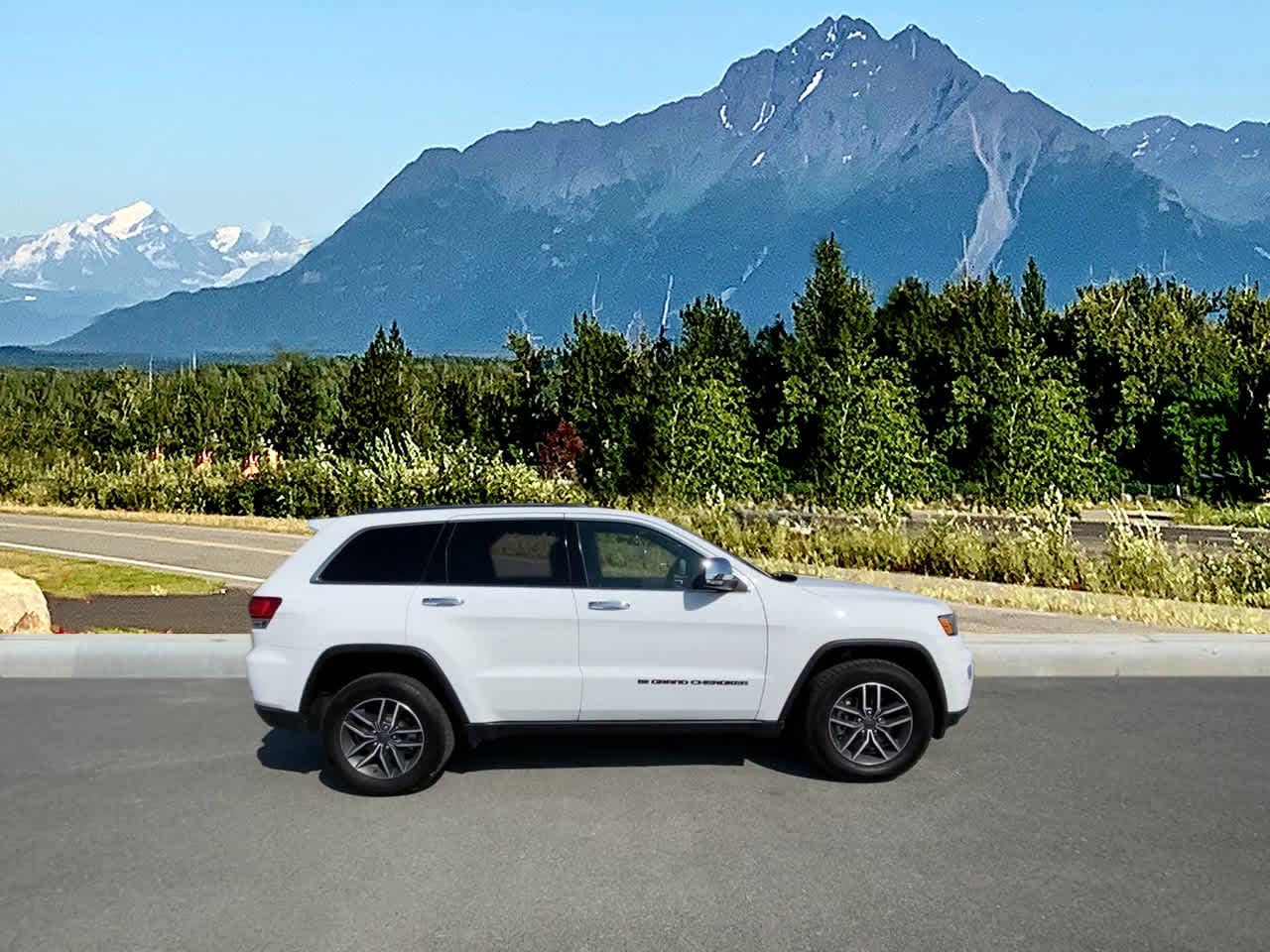 Thumbnail: 2022 Jeep Grand Cherokee - 8