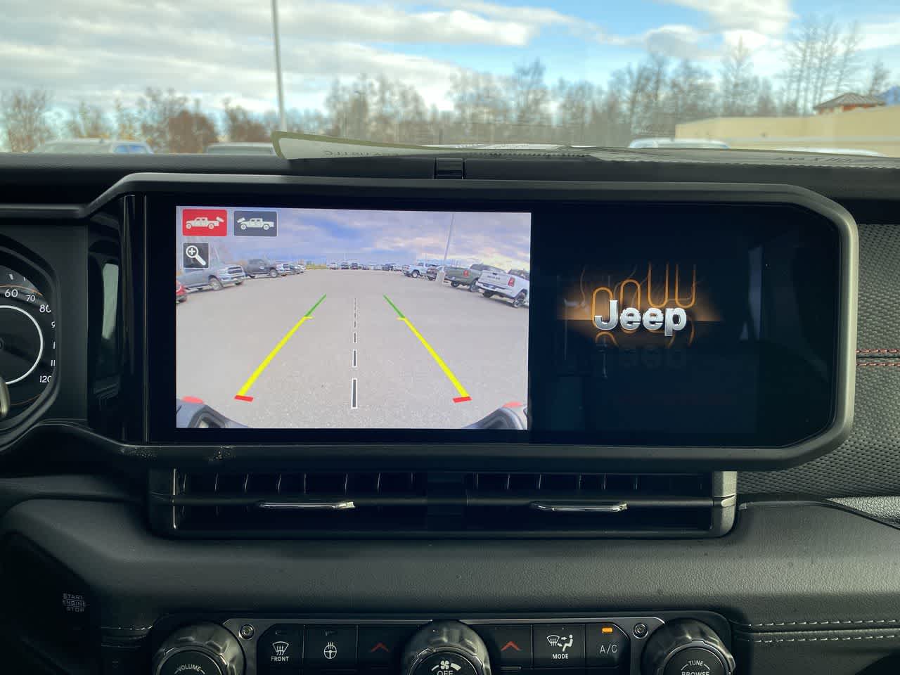 Thumbnail: 2025 Jeep Gladiator - 17