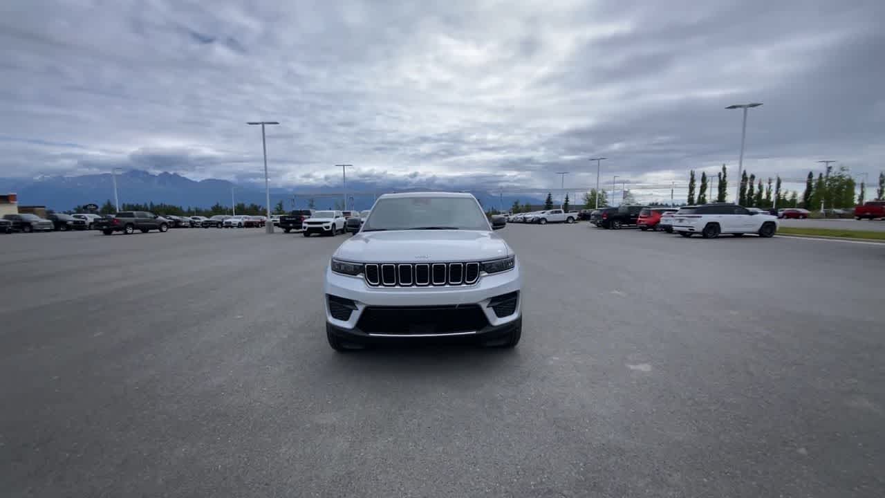 Thumbnail: 2025 Jeep Grand Cherokee - 8
