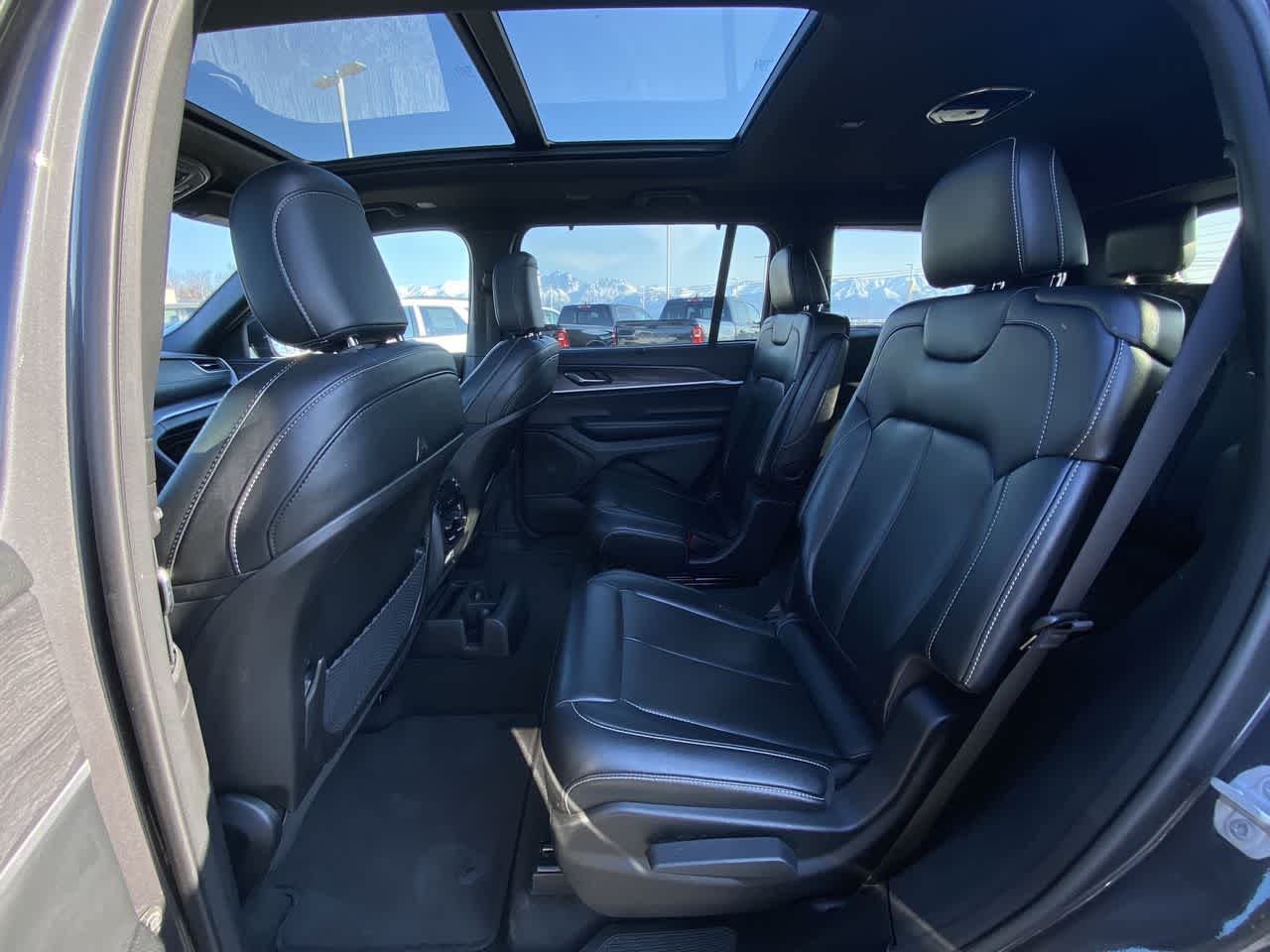 Thumbnail: 2024 Jeep Grand Cherokee L - 25