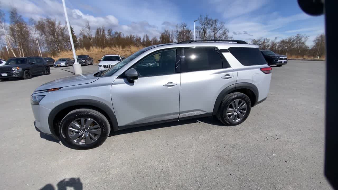 Thumbnail: 2024 Nissan Pathfinder - 9
