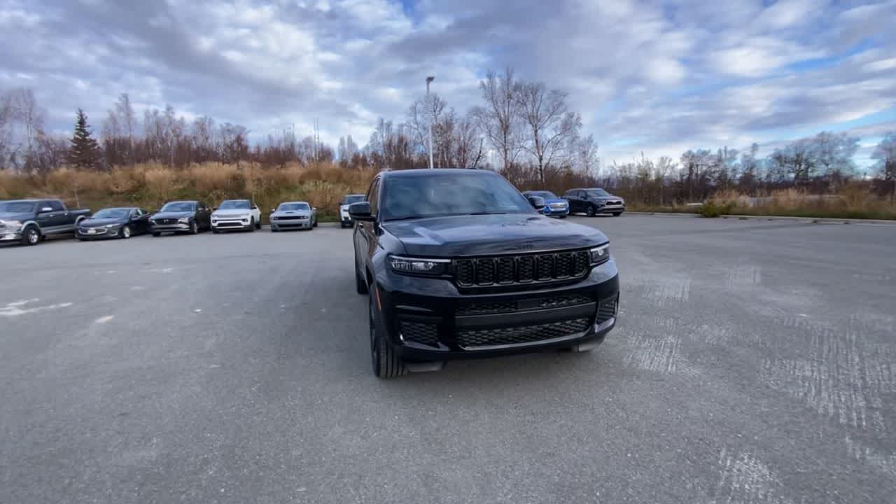 Thumbnail: 2025 Jeep Grand Cherokee - 8