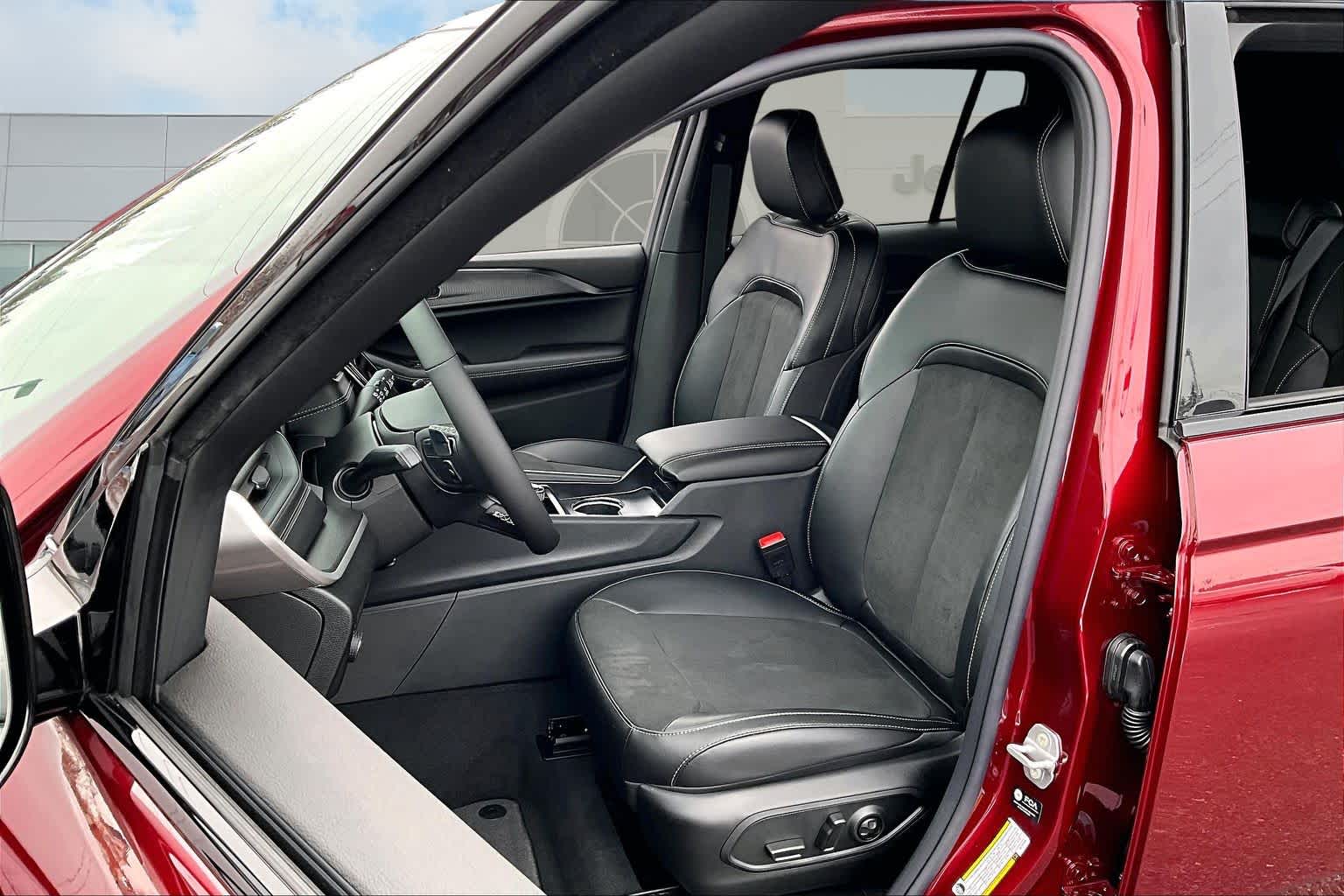 Thumbnail: 2025 Jeep Grand Cherokee - 11