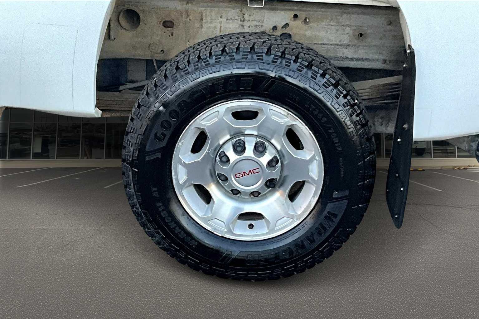 Thumbnail: 2009 GMC Sierra 2500 - 36