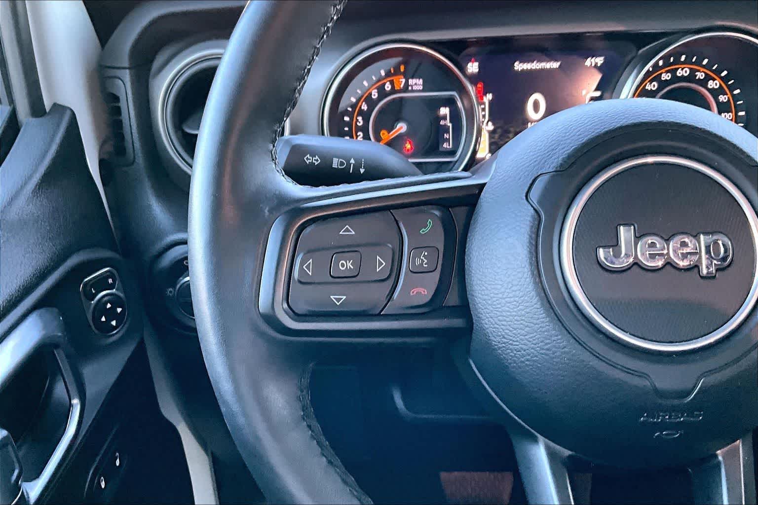 Thumbnail: 2022 Jeep Gladiator - 25